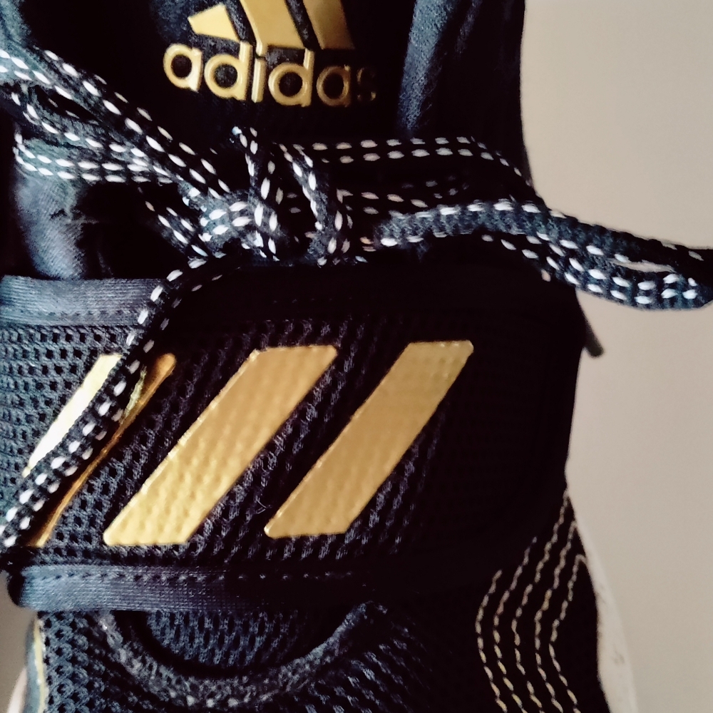 Adidas black & gold metallic deep threat child basketball shoes.  Great conditio - Picture 5 of 6